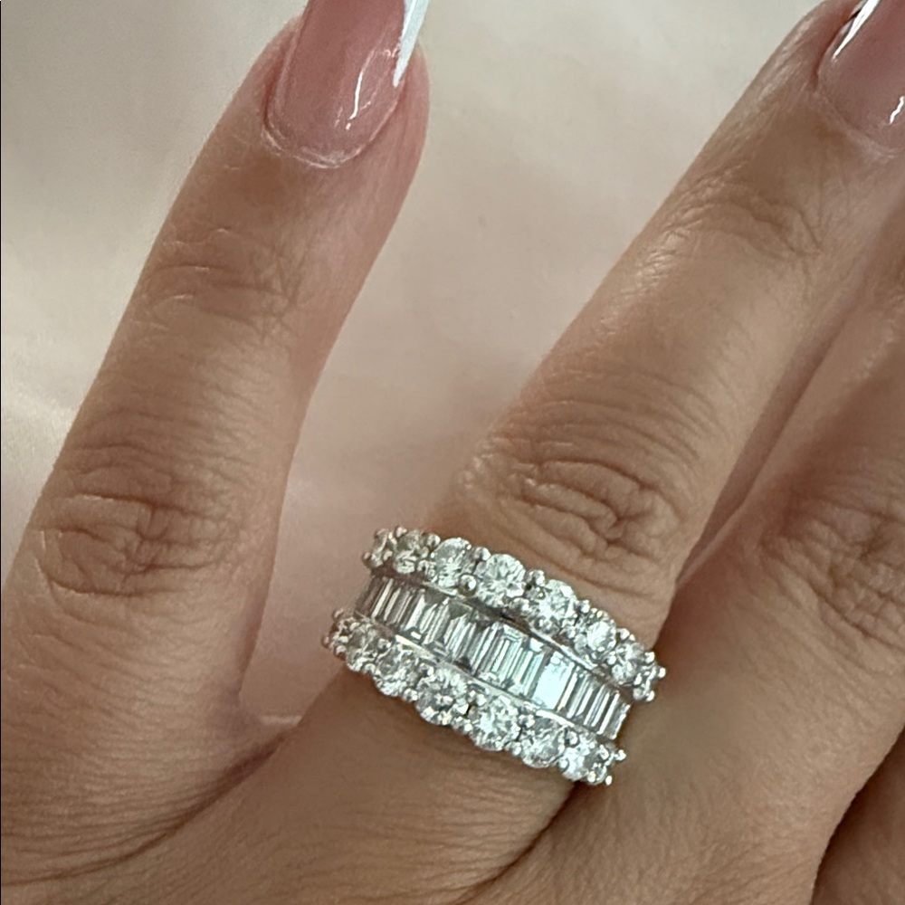 Elegant Platinum Women's Diamond Ring